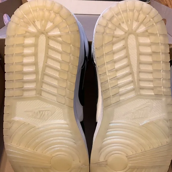 Selling Air Jordan 1 Mid SE ‘Diamond’. Size 8.5 Good condition Semi New. - Picture 3 of 11